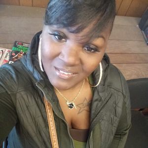 Meet your Posher, Leslie